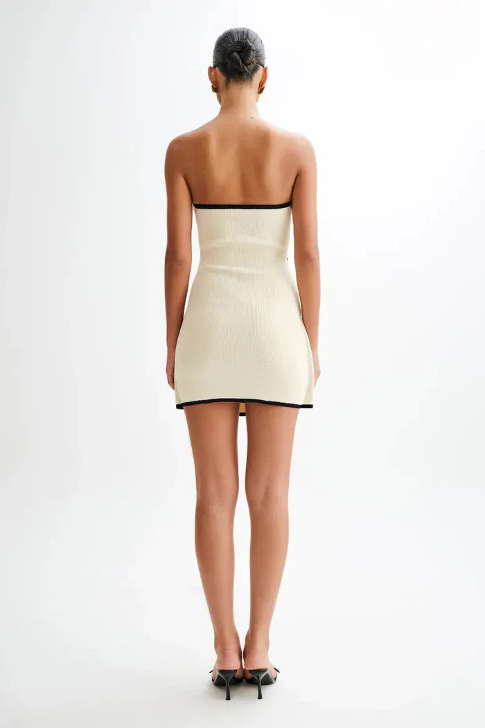 Amora™ Mini Abito Strapless Asimmetrico a Maglia