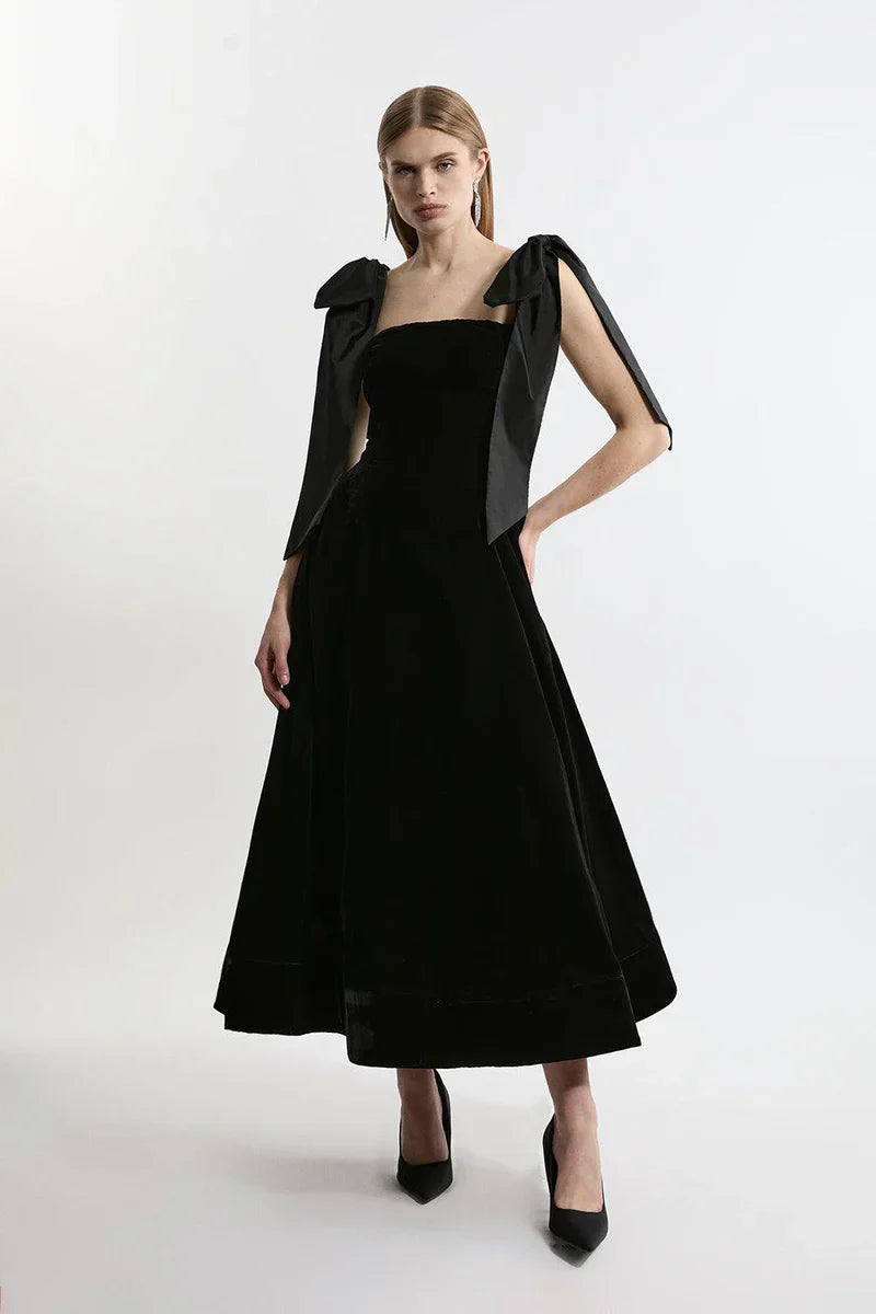 Amora™ Abito Midi Strapless in Velluto con Fiocco