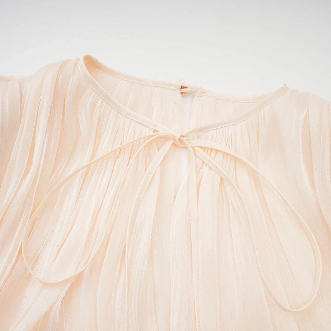 Amora™ Blusa in Raso Drappeggiata Crimson Elegance