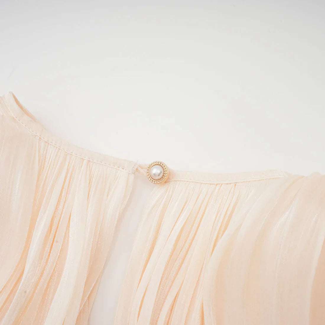 Amora™ Blusa in Raso Drappeggiata Crimson Elegance