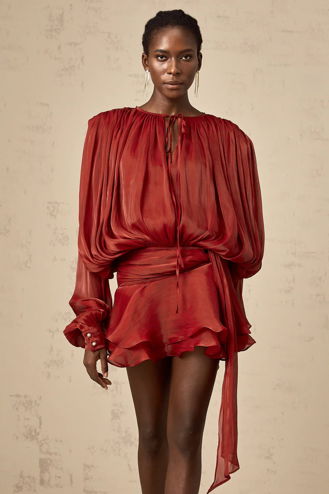 Amora™ Blusa in Raso Drappeggiata Crimson Elegance