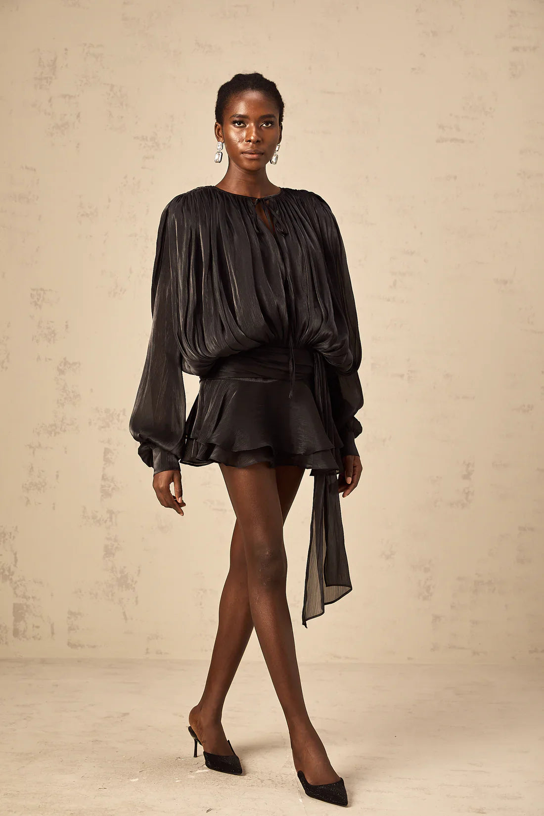 Amora™ Blusa in Raso Drappeggiata Crimson Elegance