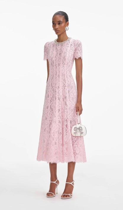 Amora™ Abito Midi in Pizzo Blush Grace – Eleganza Rosa Cipria